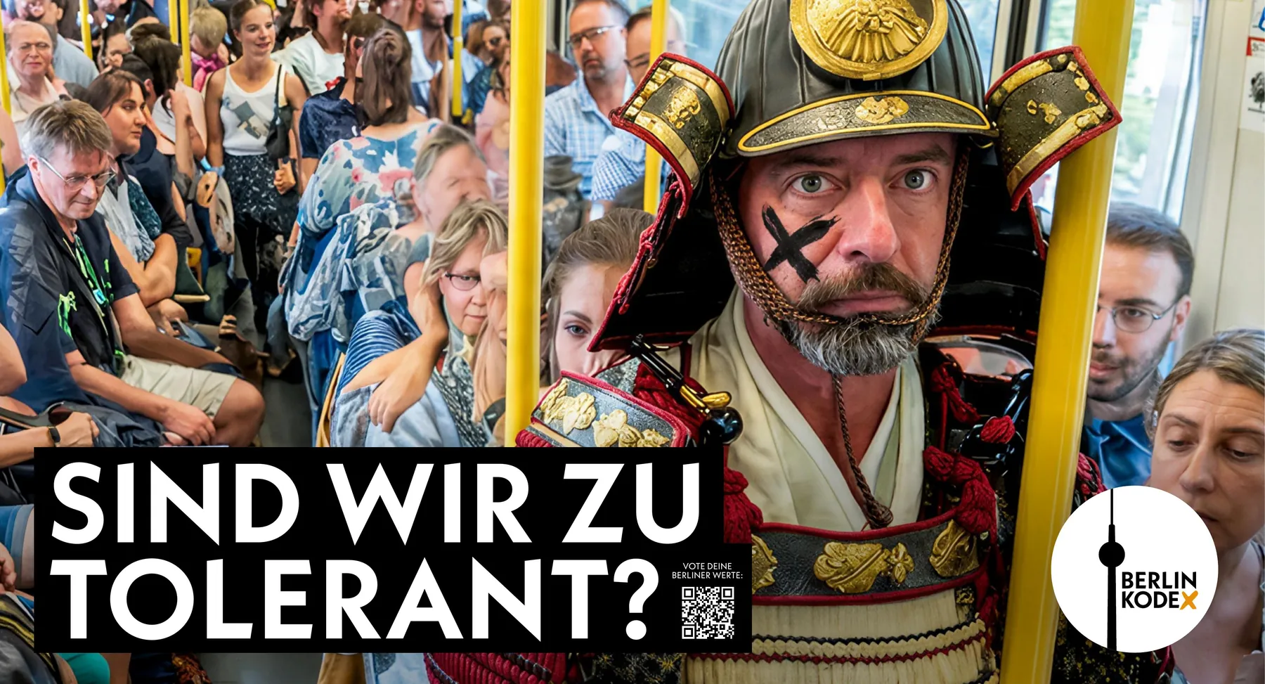 Kampagnenmotiv: Mann in Samurai-Rüstung in einer vollen Berliner U-Bahn, Frage Sind wir zu tolerant?